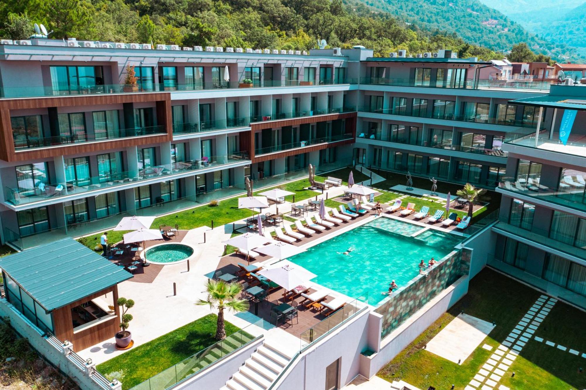 Royal Blue Resort & Residences Тиват Экстерьер фото